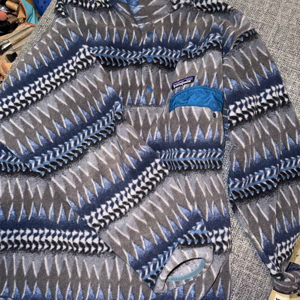Patagonia Blue and Gray Geometric Fleece Pullover